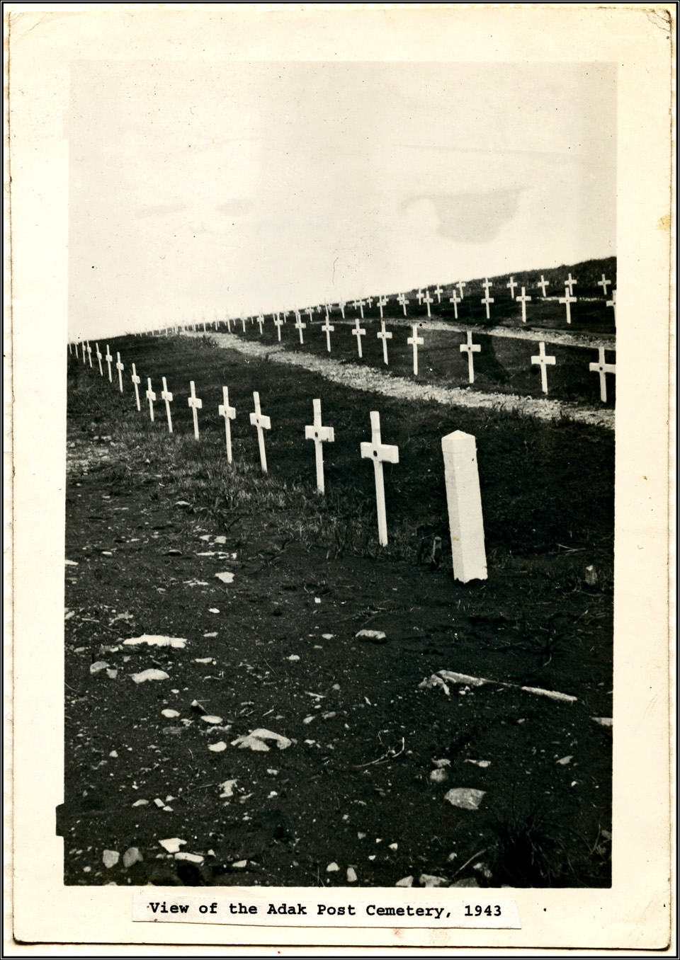 komandorski_adak_post_cemetery_1943